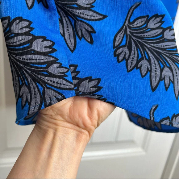 Ann Taylor Beautiful Royal Blue and Gray Piped Short Sleeve. Size Small. - Picture 7 of 11